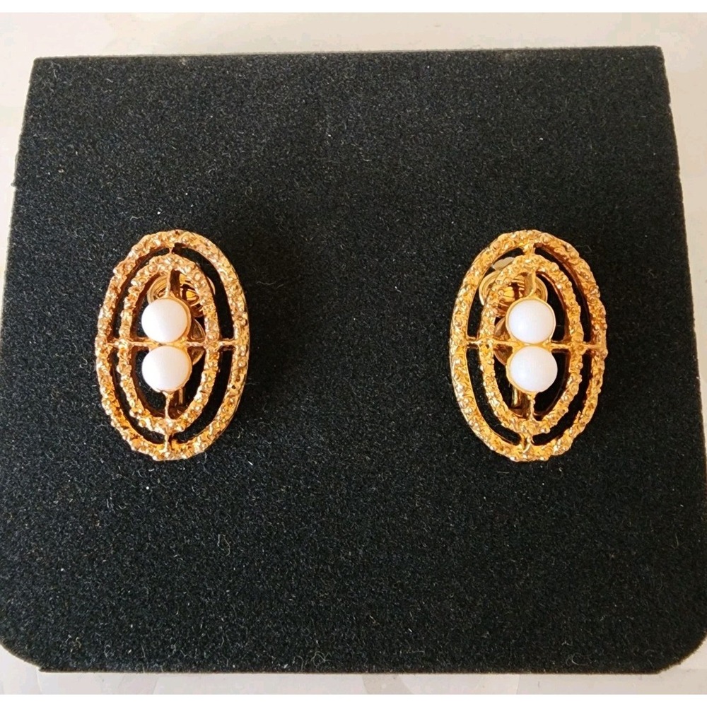 NOS Sarah Coventry Clip On Earrings Soft Swirl Goldtone White Beads VTG